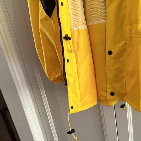 VTG Man’s Northern Escape Rain Coat - Picture 10 of 11